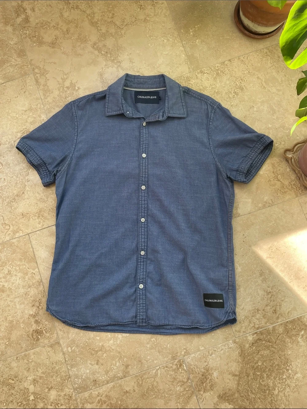 Calvin Klein Jeans Short-Sleeve Indigo Button-Down Shirt - Picture 1 of 4